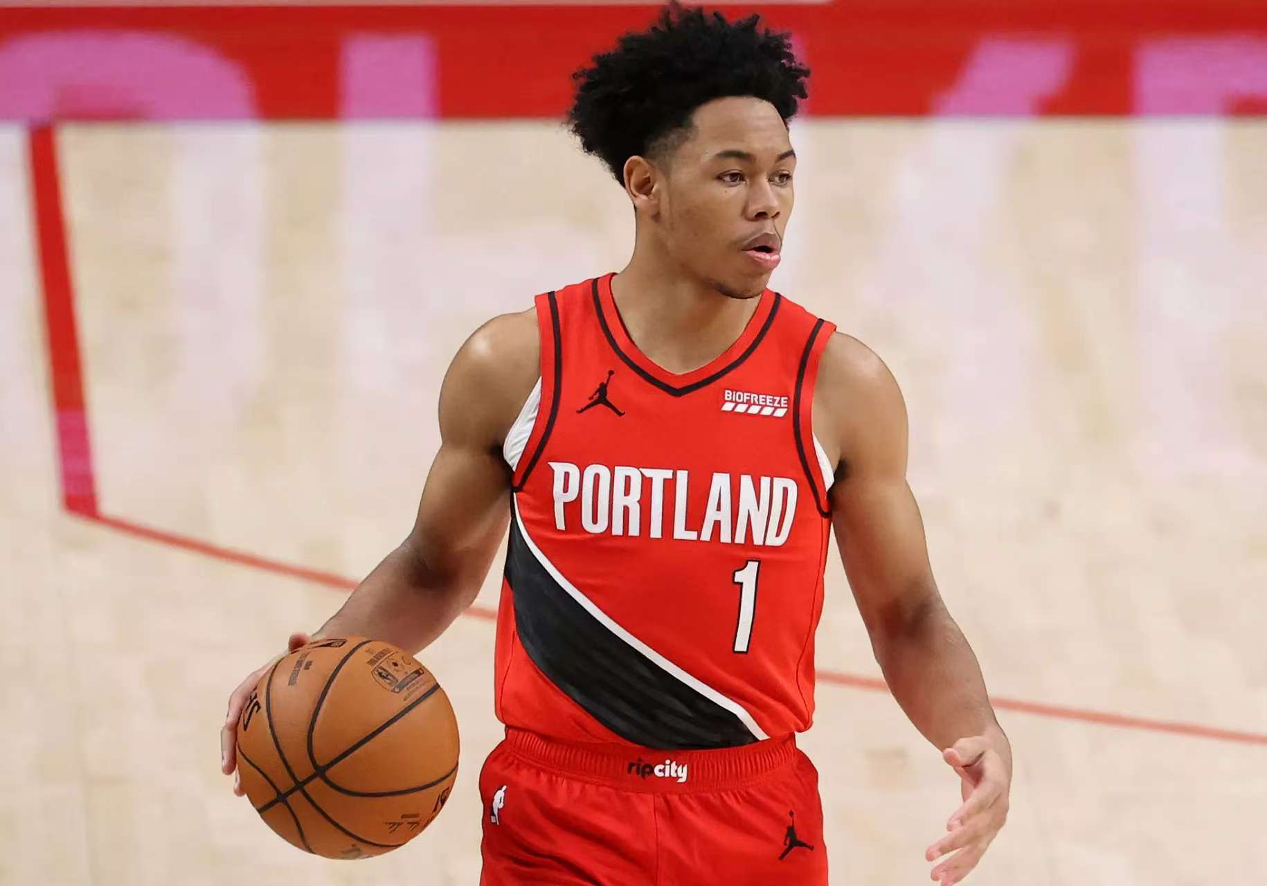 开拓者队关键时刻出现失误,令人遗憾 开拓者队关键时刻出现失误,令人遗憾