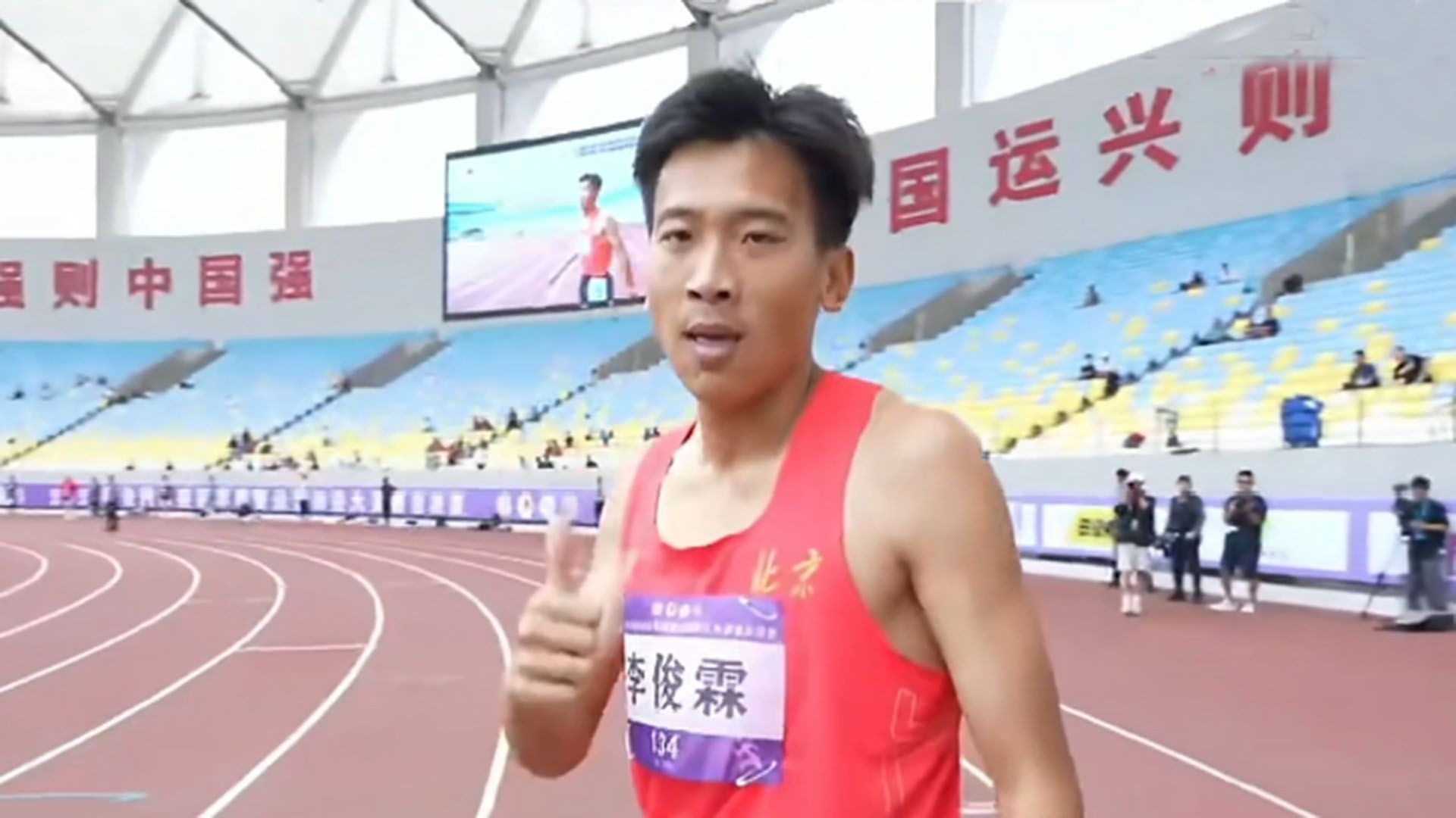 上演逆袭!运动员在比赛中夺冠称王 上演逆袭!运动员在比赛中夺冠称王